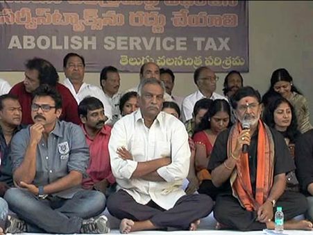 రజనీకాంత్, వెంకటేష్, ప్రకాష్ రాజ్ @ ధర్నా (ఫోటోలు)