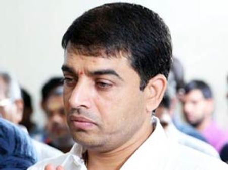 నాయక్, SVSC ఎఫెక్ట్: దిల్‌రాజు ఆఫీస్‌పై ఐటీ దాడులు