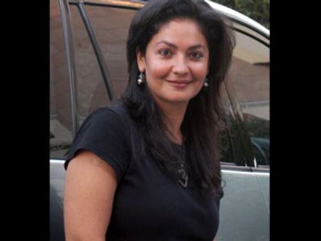 పూజాభట్‌కు బెదిరింపు ఫోన్‌లు...అరెస్ట్