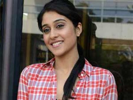 గీతా ఆర్ట్స్ లో ఛాన్స్ కొట్టేసిన రెజీనా