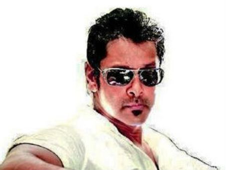 హాట్ న్యూస్ :శంకర్,విక్రమ్ చిత్రం ‘ఐ’ స్టోరీ లీక్