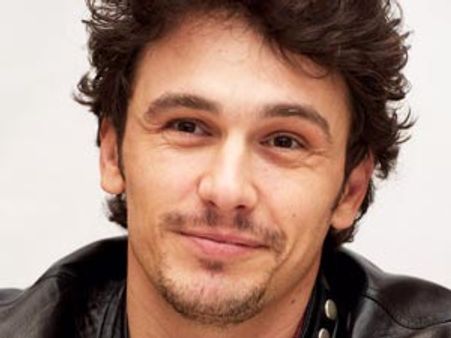 ‘గే’ అంటే... ఫీల్ కానంటున్న హీరో