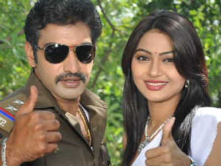 ఎన్టీఆర్‌ సినిమా టైటిల్స్ తో తమాషా పాట