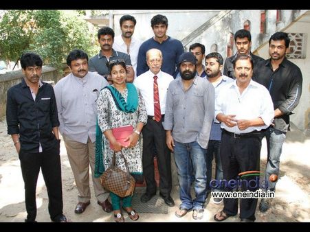 కమల్ ఆఫీసుకు సినీతారల క్యూ...(ఫోటో ఫీచర్)