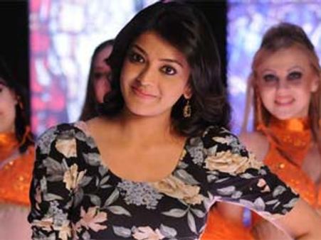 'జిల్లా' టైటిల్ తో మాస్ మసాలా... కాజల్ హీరోయిన్