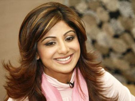 అవినీతి కుంభకోణం కేసులో శిల్పాశెట్టి ..కోర్టు నిర్దారణ