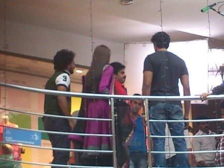 పవన్ ఫైటింగ్ @ సిటీ సెంటర్ (ఫోటోలు)