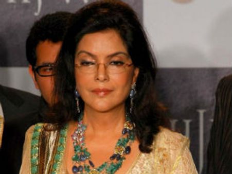 హాట్ టాపిక్ : తక్కువ వయస్సు వాడితో...ఆమెకు రెండో పెళ్లి