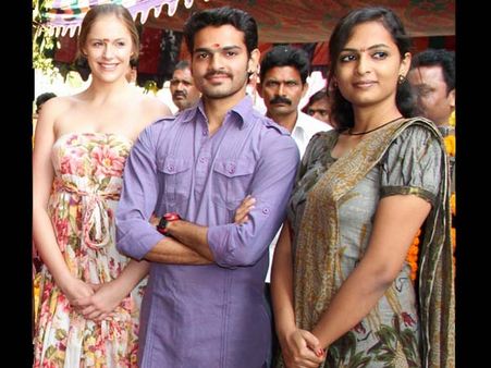 సింగీతం శ్రీనివాస్ ‘వెల్‌కమ్ ఓబామా’(ఫోటోలు)