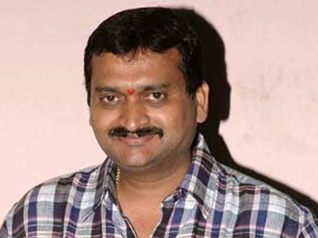 బండ్ల గణేశ్‌: రెండో రోజూ ఐటీ సోదాలు, అనుమానాలు