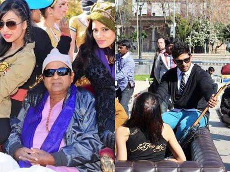 బన్నీ 'ఇద్దరు అమ్మాయిలతో....' (లీకడ్ ఫోటోలు)