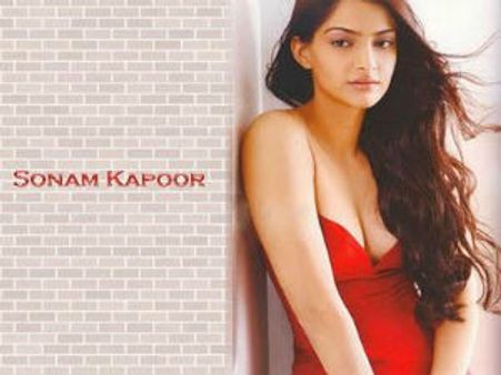 తన బ్రా సైజుపై.... సోనమ్ సంచలన కామెంట్