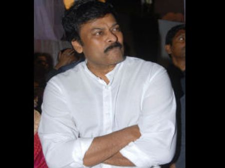 ఆ సినిమాకు చిరంజీవి వాయిస్ ఓవర్..