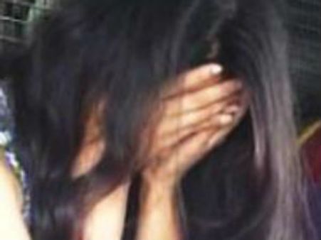 వ్యభిచారం కేసులో తెలుగు టీవీ సీరియల్ నటి,నిర్మాత అరెస్టు