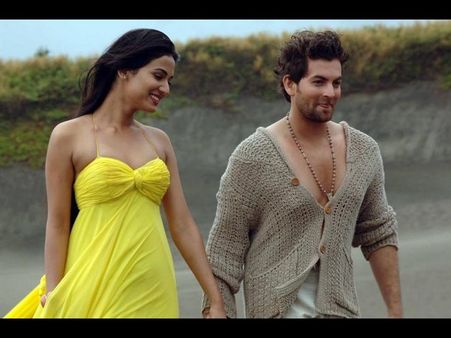 హిట్ కొట్టాలనే కసితో...బికినీలో మత్తెక్కిస్తోంది..(ఫోటో ఫీచర్)