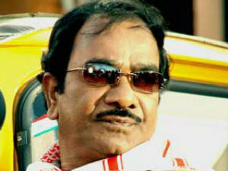 చేతిలో థియేటర్స్ ఉన్నవాళ్ళే..: హాస్య నటుడు కొండవలస