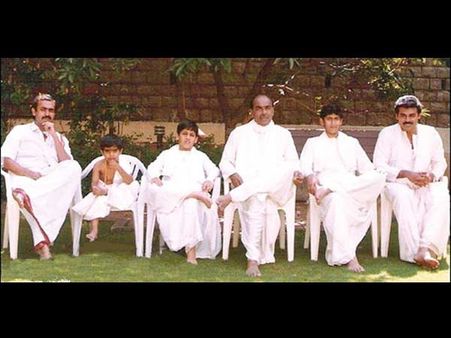 దగ్గుపాటి ఫ్యామిలీ మొత్తం పంచెకట్టులో... (రేర్ ఫోటో)