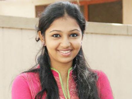 నాపై కుట్ర పన్నుతున్నారని హీరోయిన్ గోల..