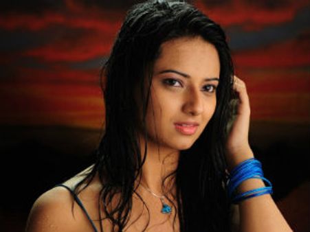 ఎమ్‌.ఎస్‌.రాజు 'రమ్‌' చిత్రం ఆ హాలీవుడ్ కాపీనా?