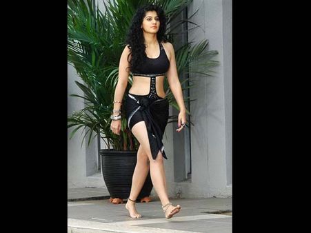 హాట్ తాప్సీ.. బికినీ ఫోజ్(ఫోటో)