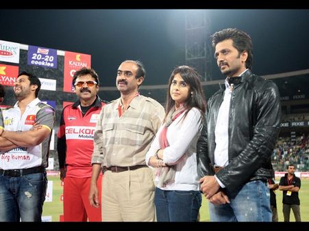 సీసీఎల్‌ 3 ఫైనల్: షాడో Vs ఈగ (హైలెట్స్ ఫోటోలు)