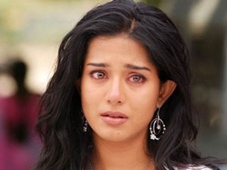 భద్రత లేదంటూ...మహేష్ హీరోయిన్ వ్యాఖ్యలు