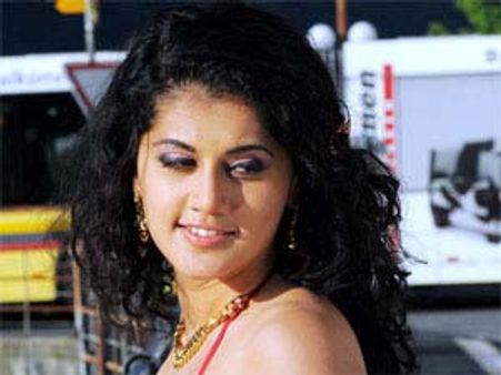 'గబ్బర్ సింగ్ కి లైనేసా.. తిక్కని వదిలేసా..': తాప్సీ