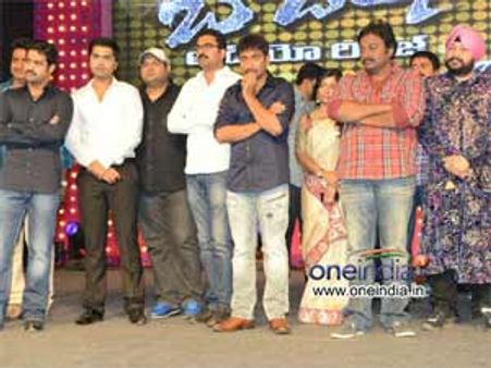 జూ ఎన్టీఆర్ ఫ్యాన్ మృతి: నిర్వాహకులదే తప్పా?