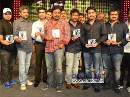 అభిమాని ఫ్యామిలికీ రూ.5 లక్షలిచ్చిన ఎన్టీఆర్