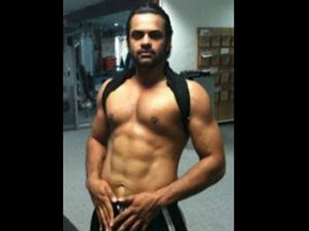 హాట్ టాపిక్ : మెగా హీరో సిక్స్ ప్యాక్ (ఫోటో)