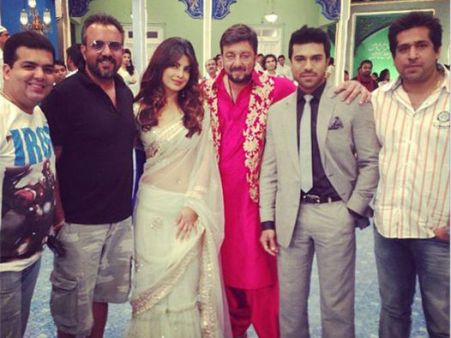 సంజయ్ దత్ జైలుకు...చిక్కుల్లో రామ్ చరణ్ సినిమా!