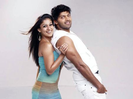 నయన మళ్లీ ప్రేమలో పడిందా? అతడితో అంత చనువేంటి?