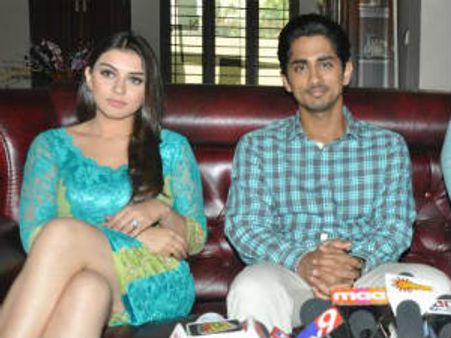 సిద్ధార్థ్‌, హన్సిక 'సమ్‌థింగ్‌ సమ్‌థింగ్‌'