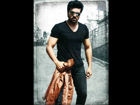 రామ్ చరణ్ 'తుఫాను' టీమ్ కు హైకోర్టు షాక్