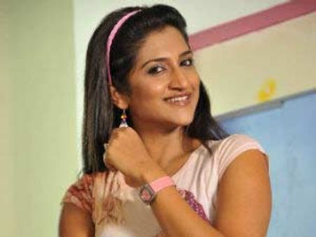 చెడిన పెళ్లి: ఆస్పత్రిలో చేరిన నటి రిషిక