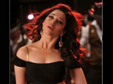 స్టార్ హీరో కంపు వ్యవసనంపై తమన్నా కంప్లైంట్