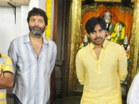 ఈ ఉగాది పవన్ ఫ్యాన్స్ కు పండుగ రోజు