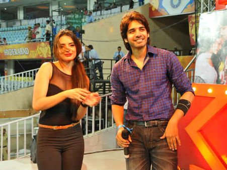 ఐపీఎల్ మ్యాచ్‌లో సుశాంత్-బాబా సెహగల్ షో...(ఫోటోలు)