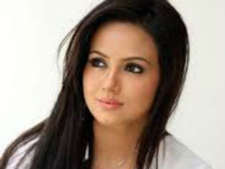 అవకాశాల కోసం అలా సర్దుకుపోవాల్సిందేనా? ...హీరోయిన్ సూటి ప్రశ్న