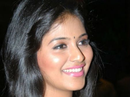 వర్ధమాన హీరోతో అంజలి ప్రేమ వ్యవహారం?