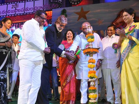 ఫోటోలు : నంది అవార్డుల ప్రదానోత్సవంలో బిగ్ బి, మహేష్ బాబు