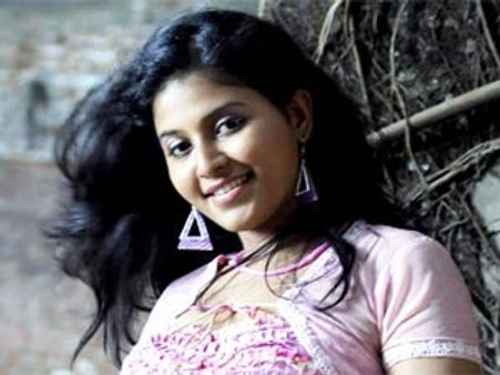 హైదరాబాద్‌లో అంజలి, హాజరు పరచాలని కోర్టు ఆదేశం