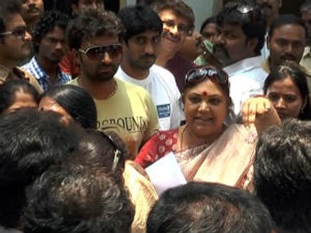 ముదిరిన వివాదం :91 మంది టీవీ ఆర్టిస్ట్ లు అరెస్టు