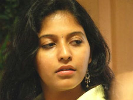 అంజలి 'అదృశ్యం' వెనుక రాజకీయ కుట్ర