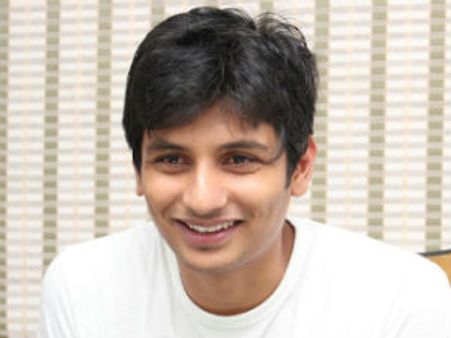 హీరోయిన్ తో 'అన్నా' అని పిలువద్దని చెప్పా