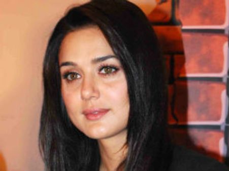 రేప్ చేయడం తీవ్రవాదమే: స్టార్ హీరోయిన్ ధ్వజం