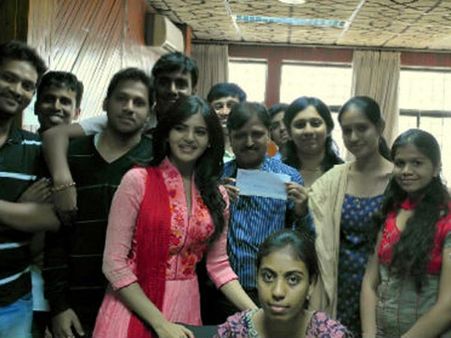 బాంబ్ బ్లాస్ట్ విక్టిమ్‌కి సమంత ఫ్యాన్స్ సాయం (ఫోటోలు)