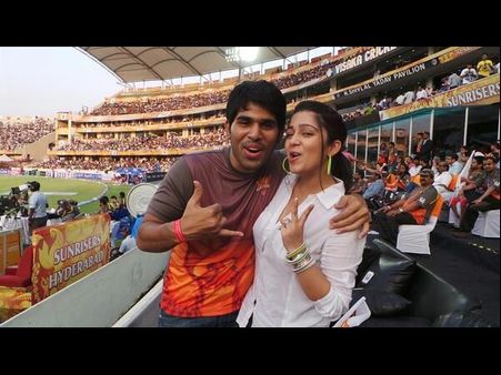 అల్లు శిరీష్‌తో చార్మి హల్‌చల్, నెక్ట్స్ మంత్ర దర్శకుడితో