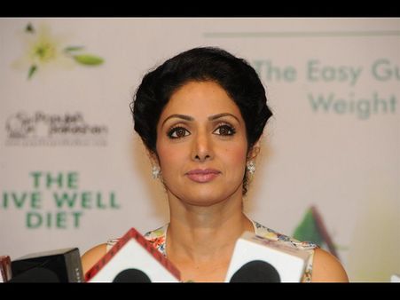 పిక్చర్స్ : శ్రీదేవి గ్లామర్ కేక...