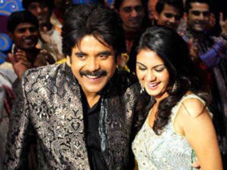 నాగ్ సరసన అల్లరి నరేష్ హీరోయిన్